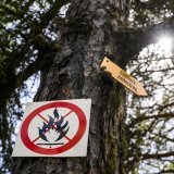 Il est désormais interdit d'allumer des feux en plein air dans le canton du Valais (photo d'illustration). KEYSTONE/JEAN-CHRISTOPHE BOTT